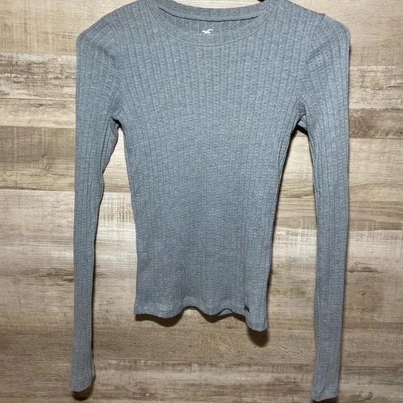 Hollister Shirt - Picture 1 of 4